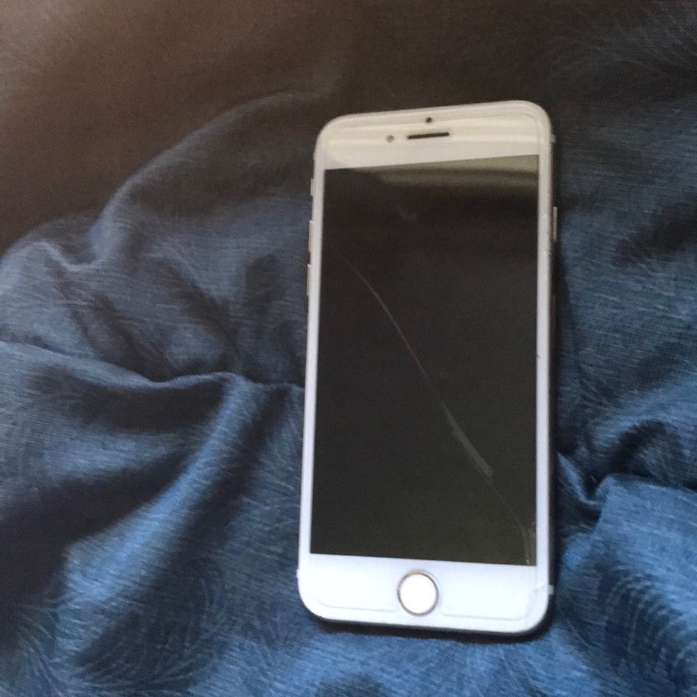 iPhone 7 - Picture 2 of 2